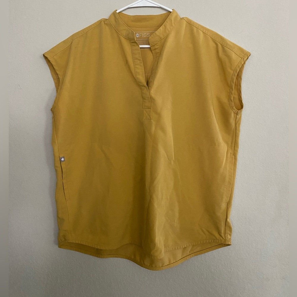 Scrub top
